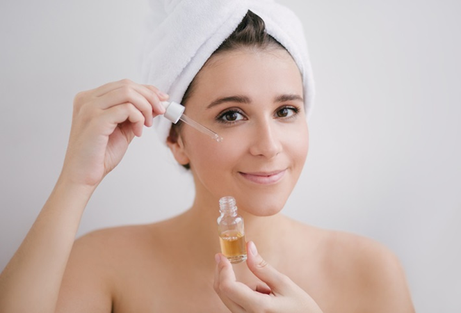 CÓMO COMBATIR LAS MANCHAS DE LA PIEL